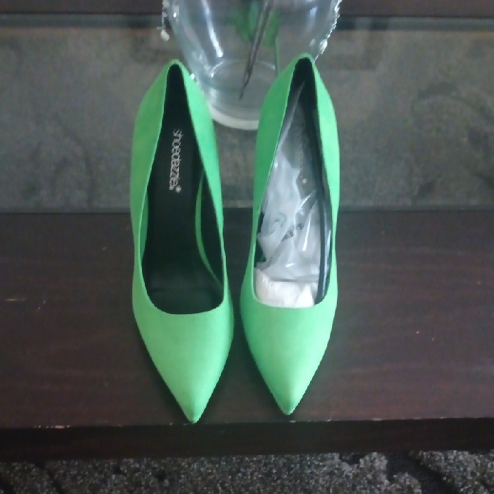 Shoe Dazzle Green High Heel Pumps Sleek Pointed Toe